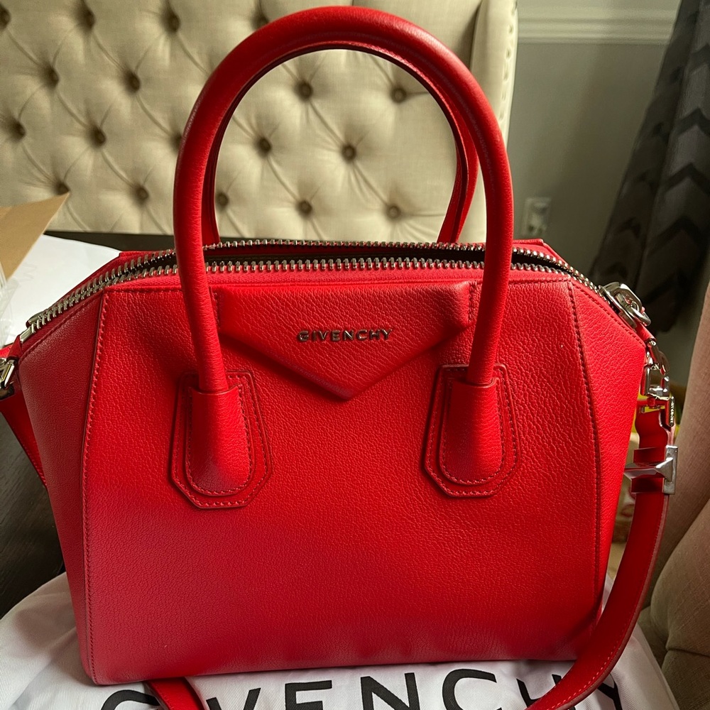 ❤️SOLD ❤️Givenchy antigona size small in red
